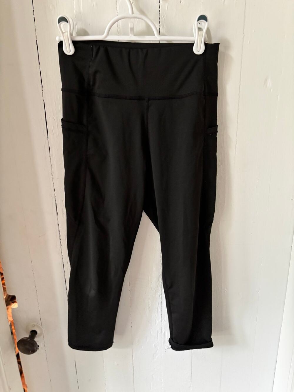 Shein Cropped Leggings size small nwot
